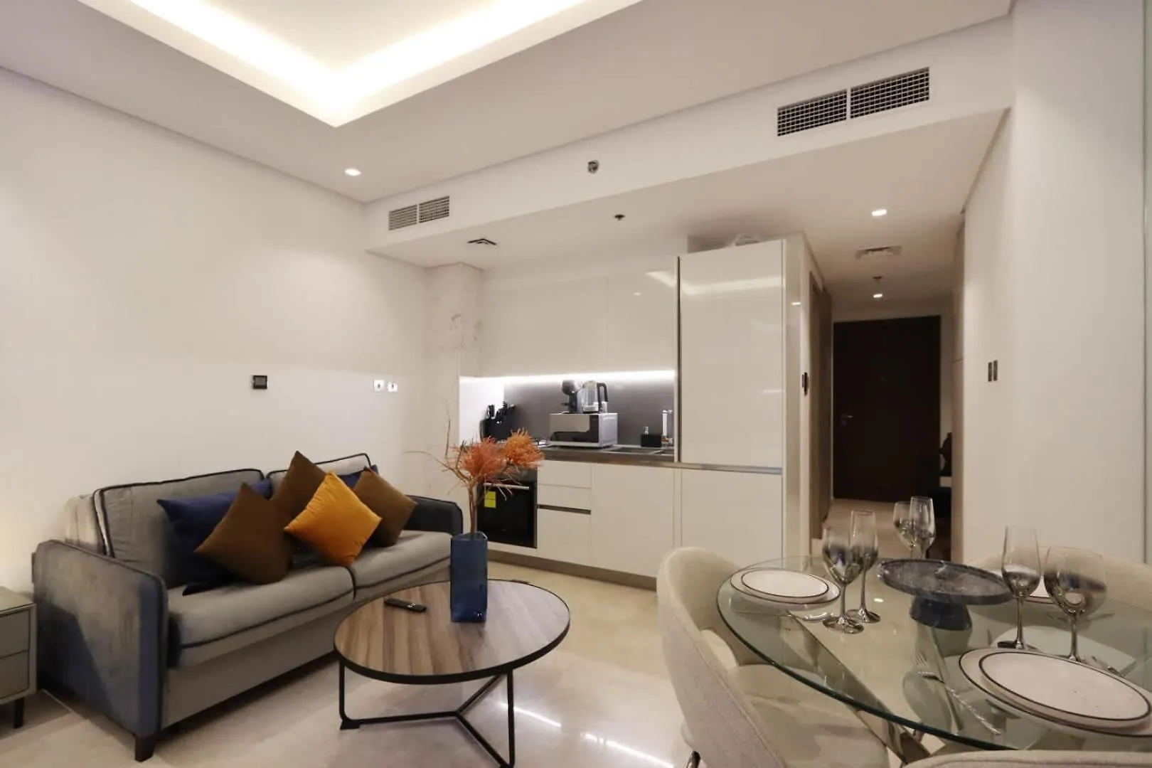 Modern Studio Near Dubai Mall Walk To Dubai Canal Apartment