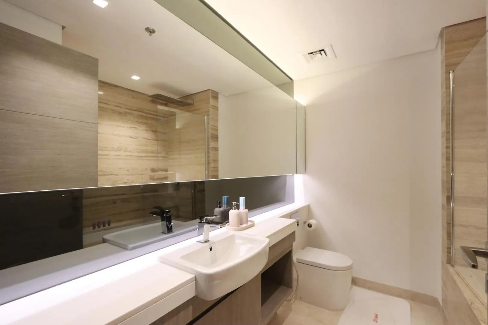 Modern Studio Near Dubai Mall Walk To Dubai Canal Apartment